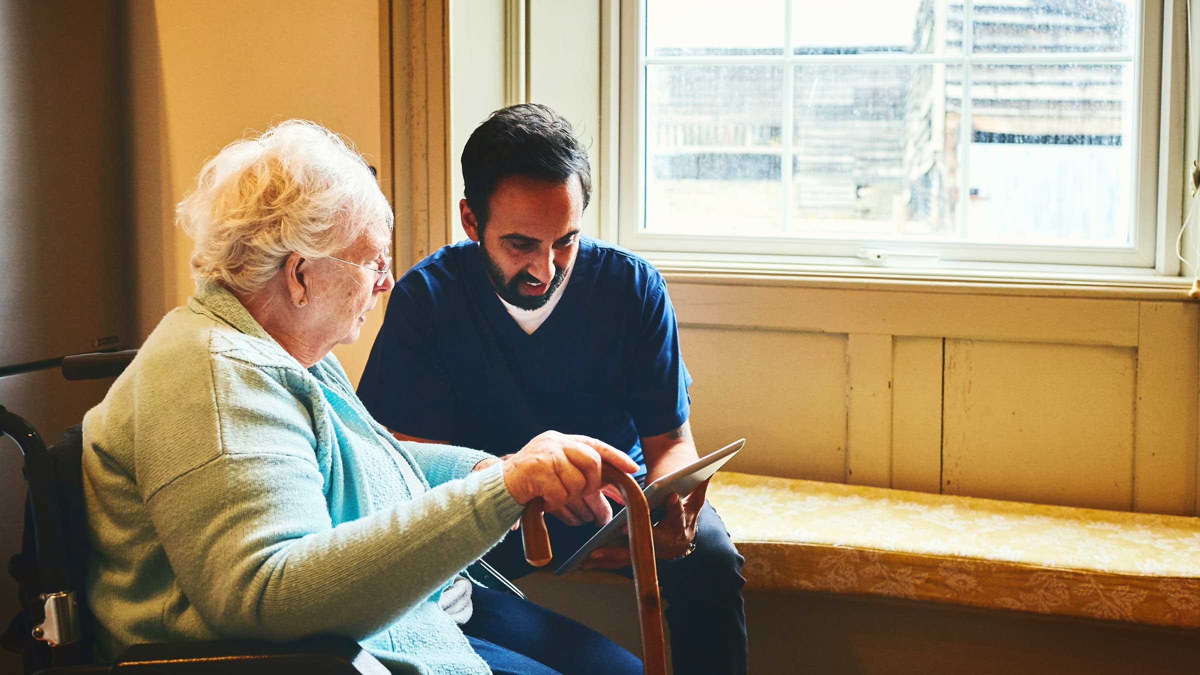 Assistenza agli anziani e tecnologia